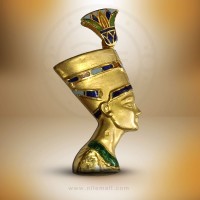 18k Gold Elegance: Nefertiti's Enamel Charm